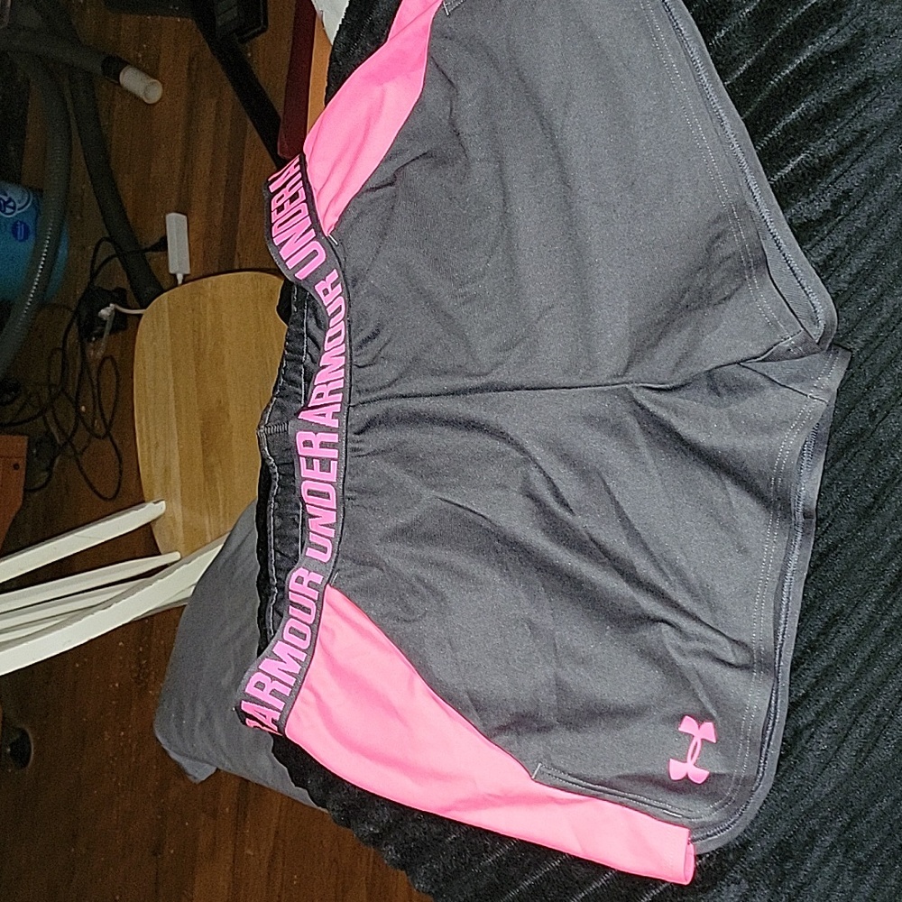 UNDER ARMOUR running shorts Excellent Conditon